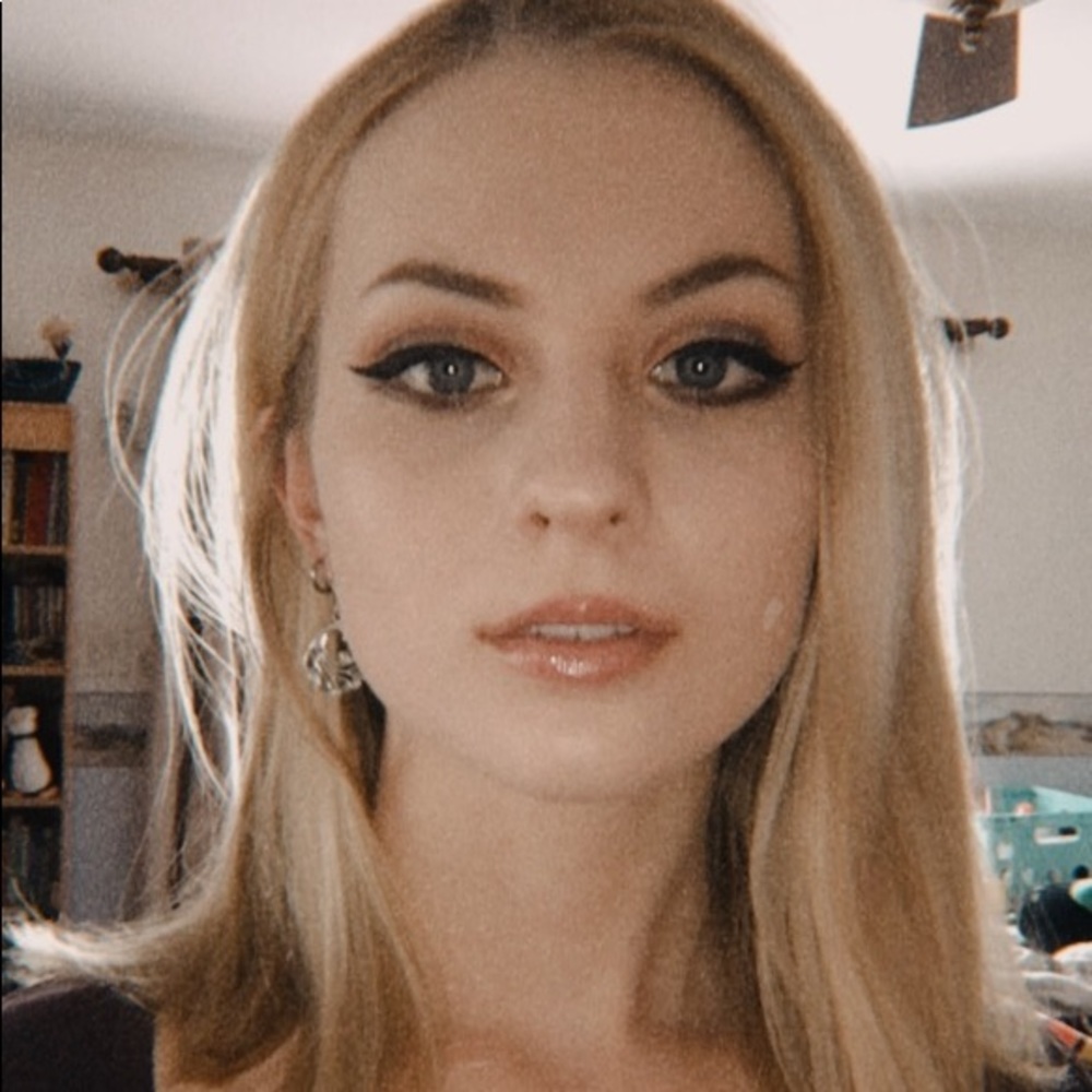 Meet your Posher, Caitlin